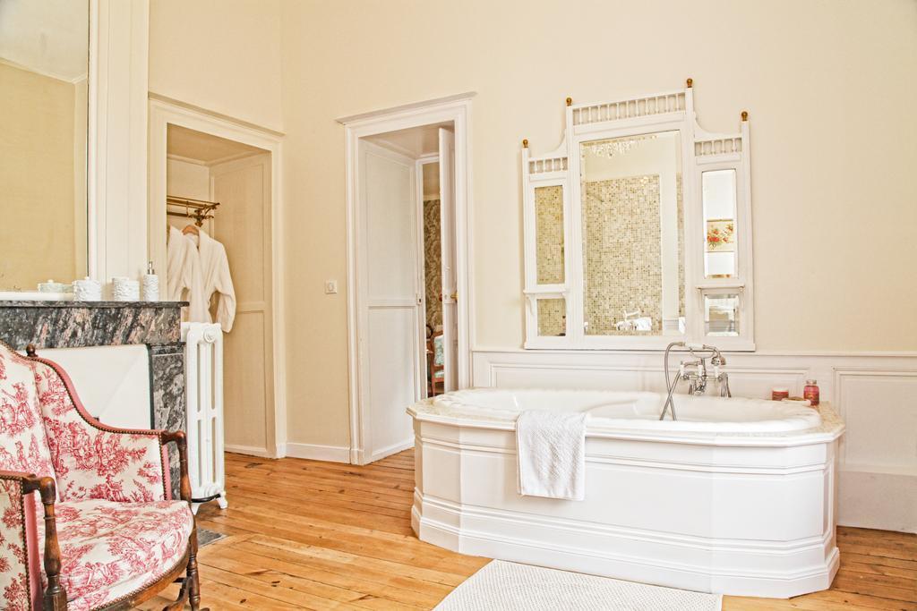 Chateau Lamothe du Prince Noir - B&B Saint-Sulpice-et-Cameyrac Chambre photo